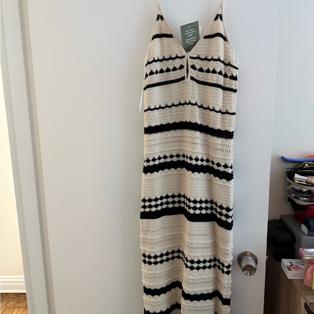 H&M Black and Cream Patterned Midi Dress - Picture 2 of 3